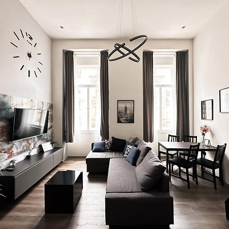 Contemporary Jindrisska Apartment Praga Esterno foto